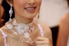 陆丰人妖皇后(中国富豪娶人妖皇后)