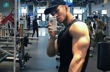 陆丰肌肉男模(肌肉男模拟器)