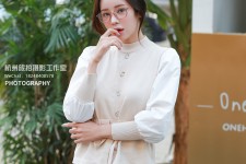 陆丰兼职模特被摄影师亲(兼职模特被摄影师亲了)