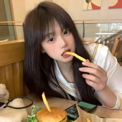 陆丰伴游女生李欣怡的资料
