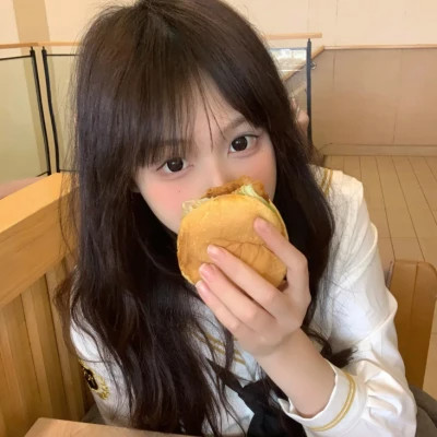 陆丰伴游女生李心怡的资料